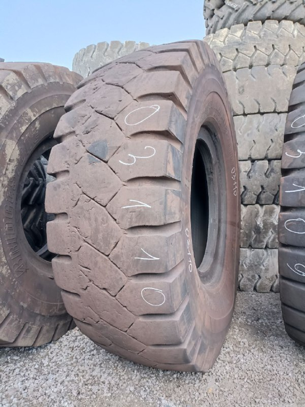 33.00R51 Bridgestone VRDP шина б/у