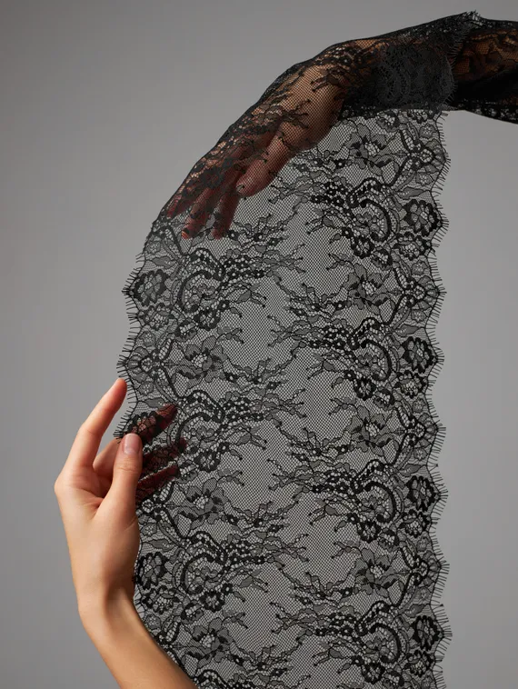 01-53 БРАК Кружево шантильи 23 см, черный 170