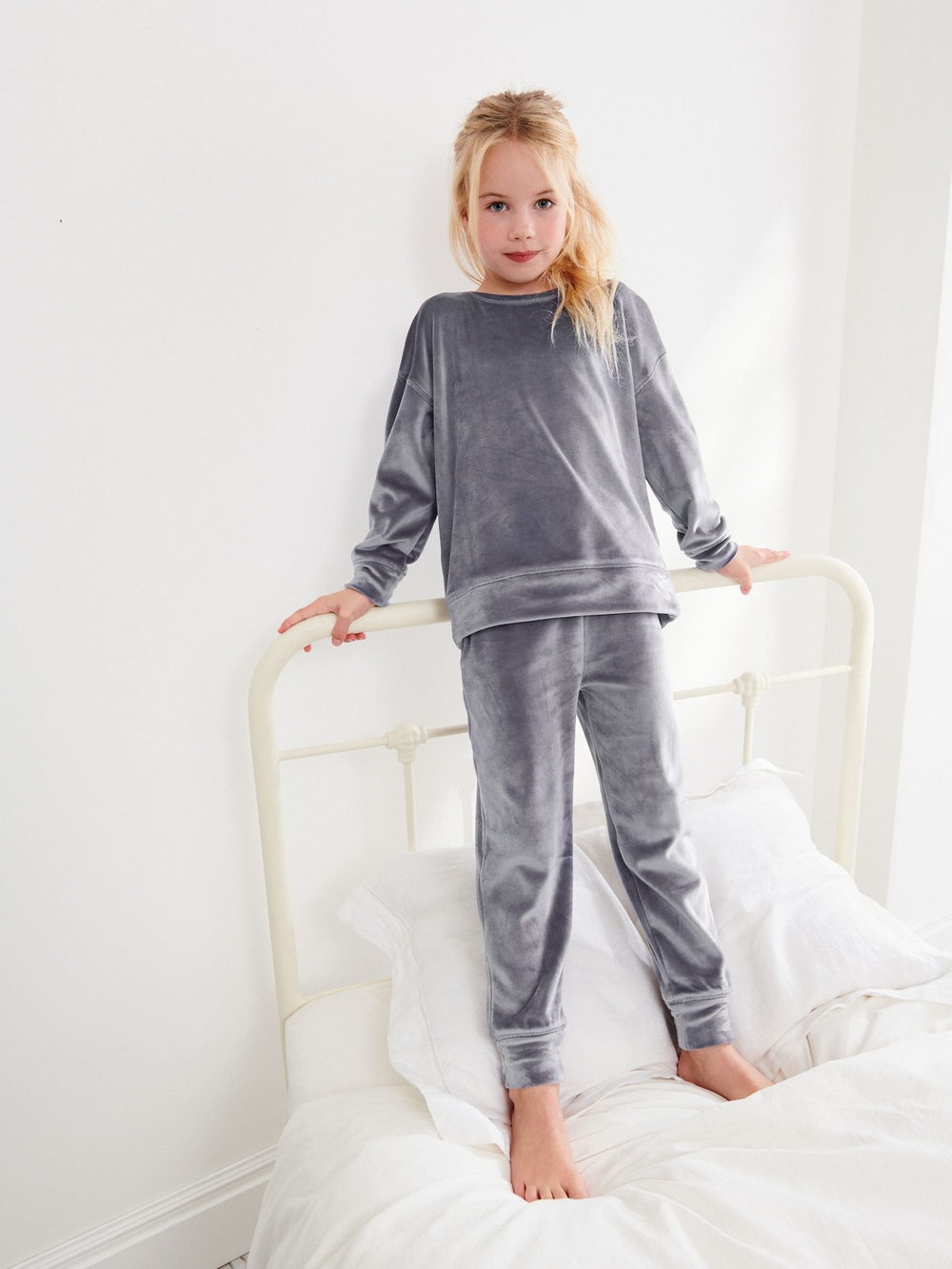 Лонгслив велюровый и брюки велюровые в комплекте для девочки Next 741-897, Серый