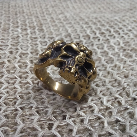 Кольцо. Череп с волнами