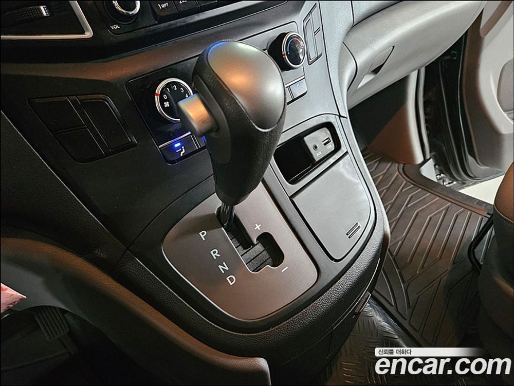 Hyundai The New Grand Starex Van 5-и местный (07.2020)