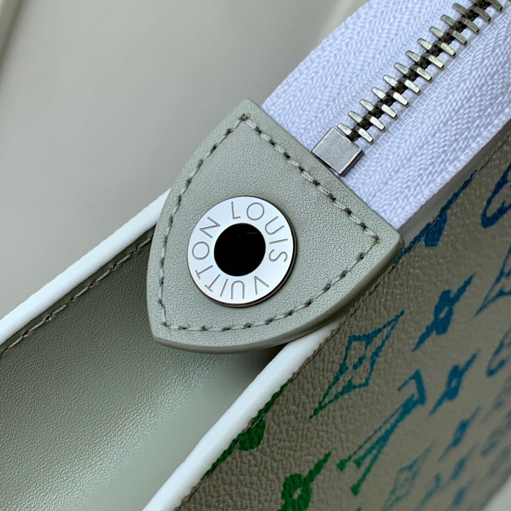 Louis Vuitton Pochette Voyage MM
