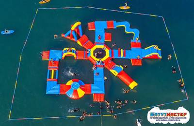 Большой надувной аквапарк на воде «Морской титан» 30×25×5 м