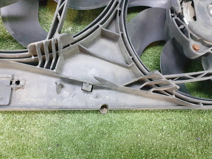 Диффузор с вентиляторами Land-Rover Freelander 2 (2006-2014) 2.2