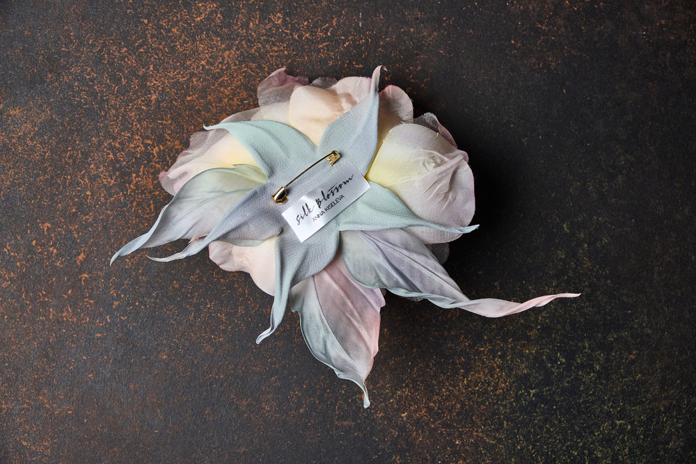 Брошь Английская Роза из шелка персиковая