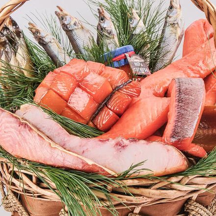 Купить Рыбная подарочная корзина «Много рыбы»