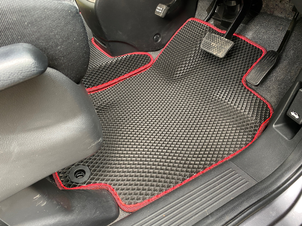 Honda Freed 1 Hybrid (капитанские кресла)