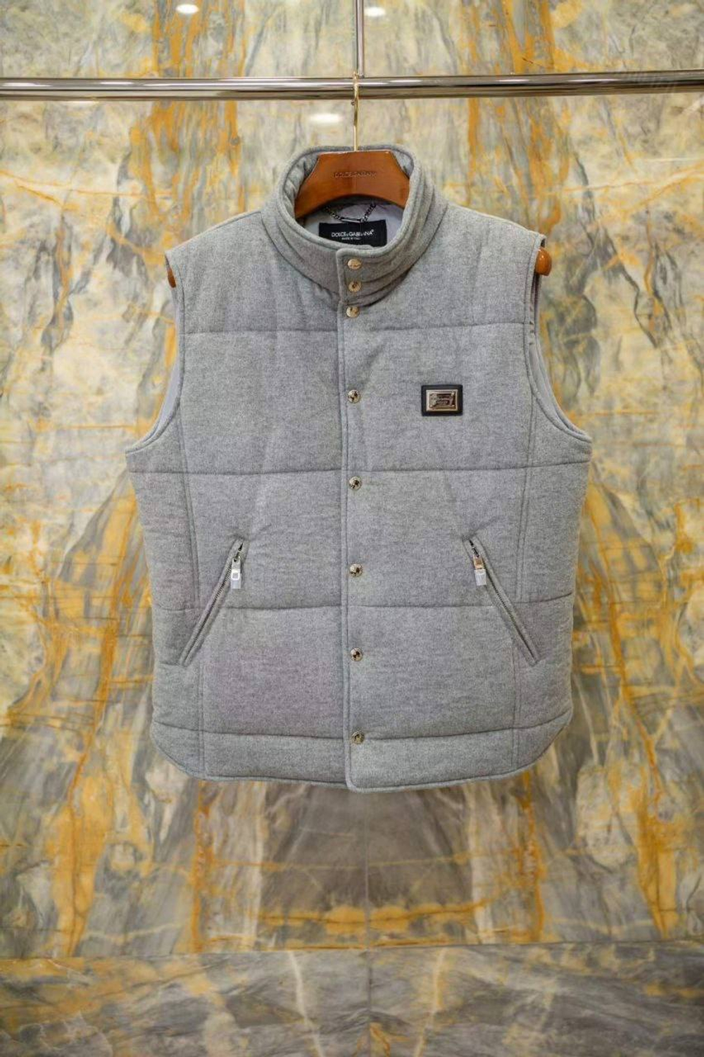 Пуховый жилет Dolce & Gabbana