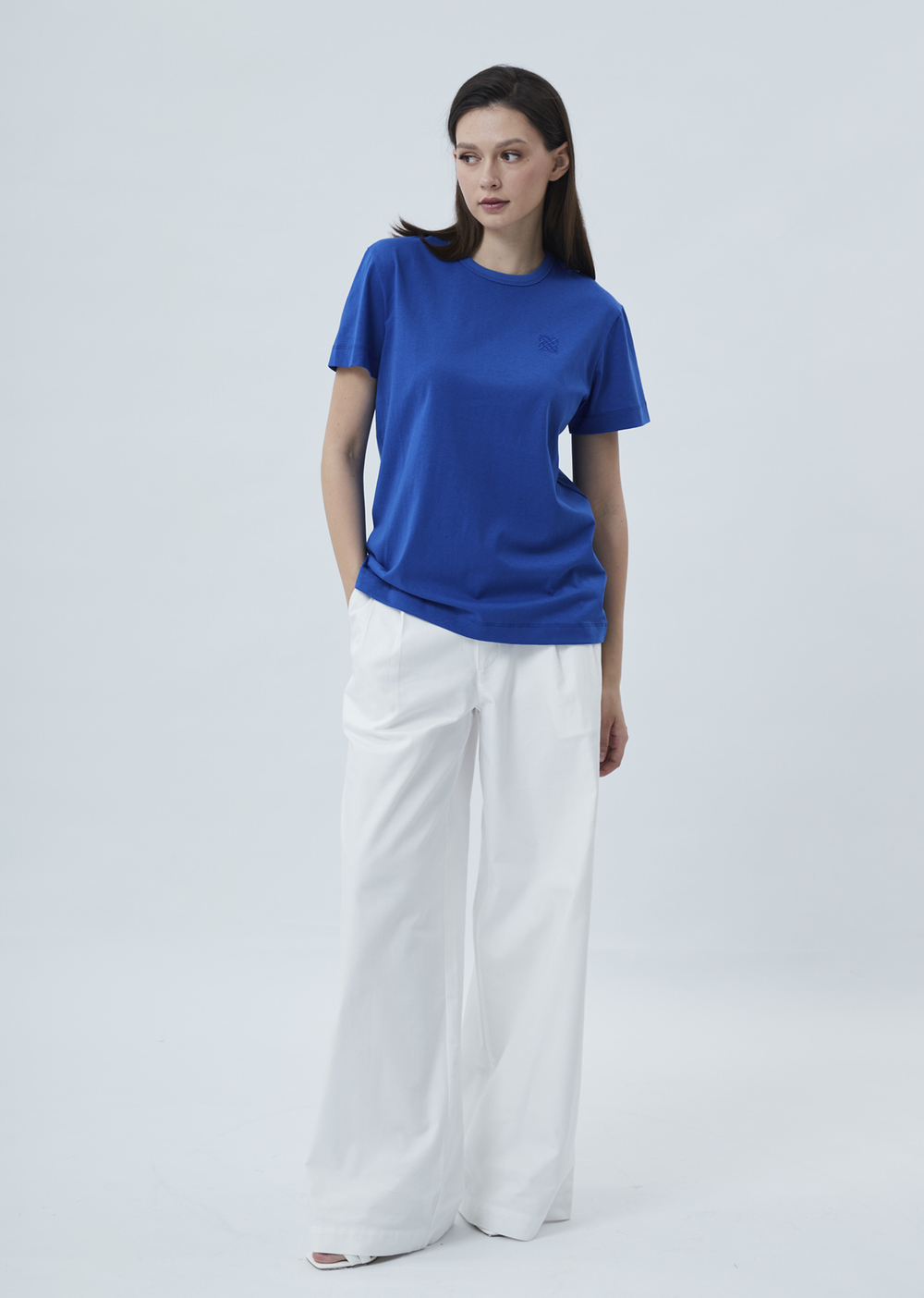 Женская футболка с вышивкой синий р.M