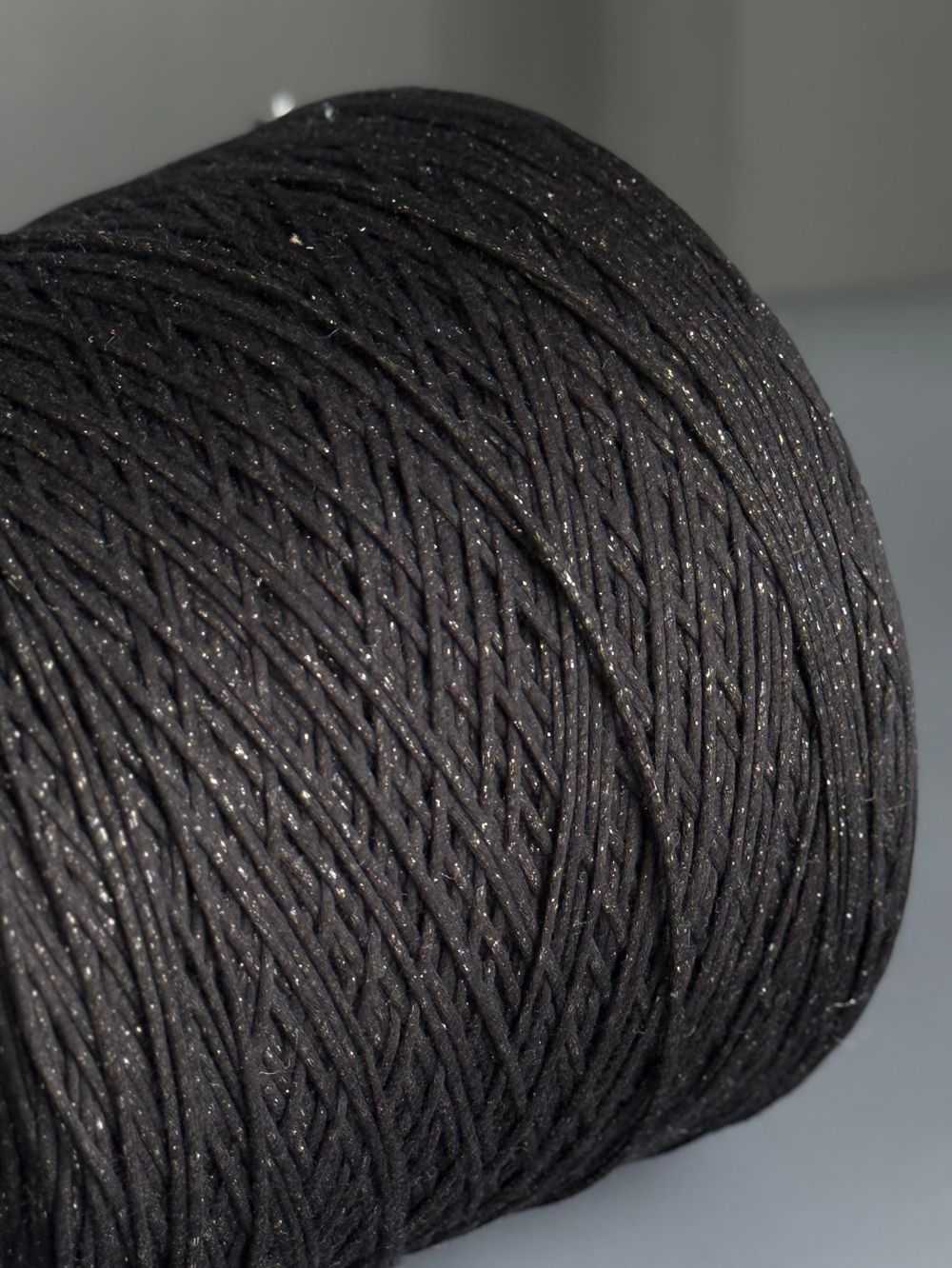Пряжа Industria Italiana Filati DARLING (64% органичнский хлопок, 20% па, 16% люрекс), 220м/100 гр, чрный с серебряно-золотым люрексом