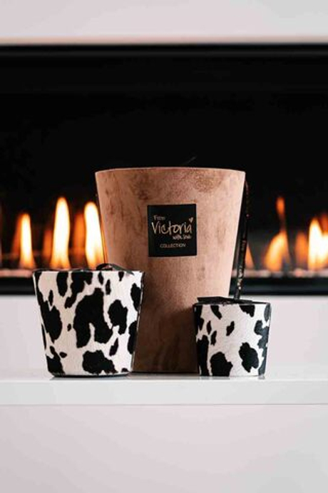 Свеча ароматическая 400г Victoria with Love Velvet light brown