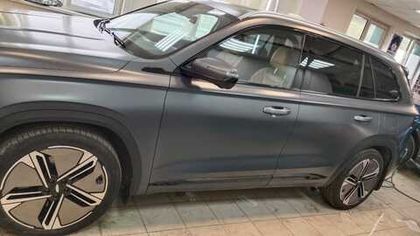 Geely в полиуретановую сатиновую матовую пленку Carbins PPF M70 180микрон