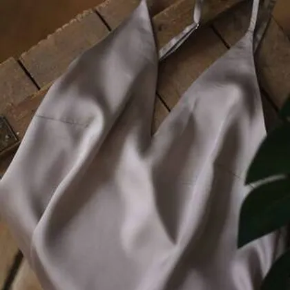 Как обработать вытачку на деликатных тканях?