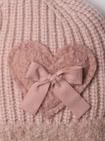 Розовая шапка для девочки на осень