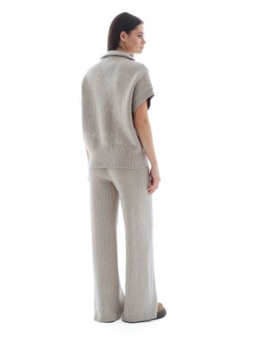 Бежевый трикотажный костюм с жилетом