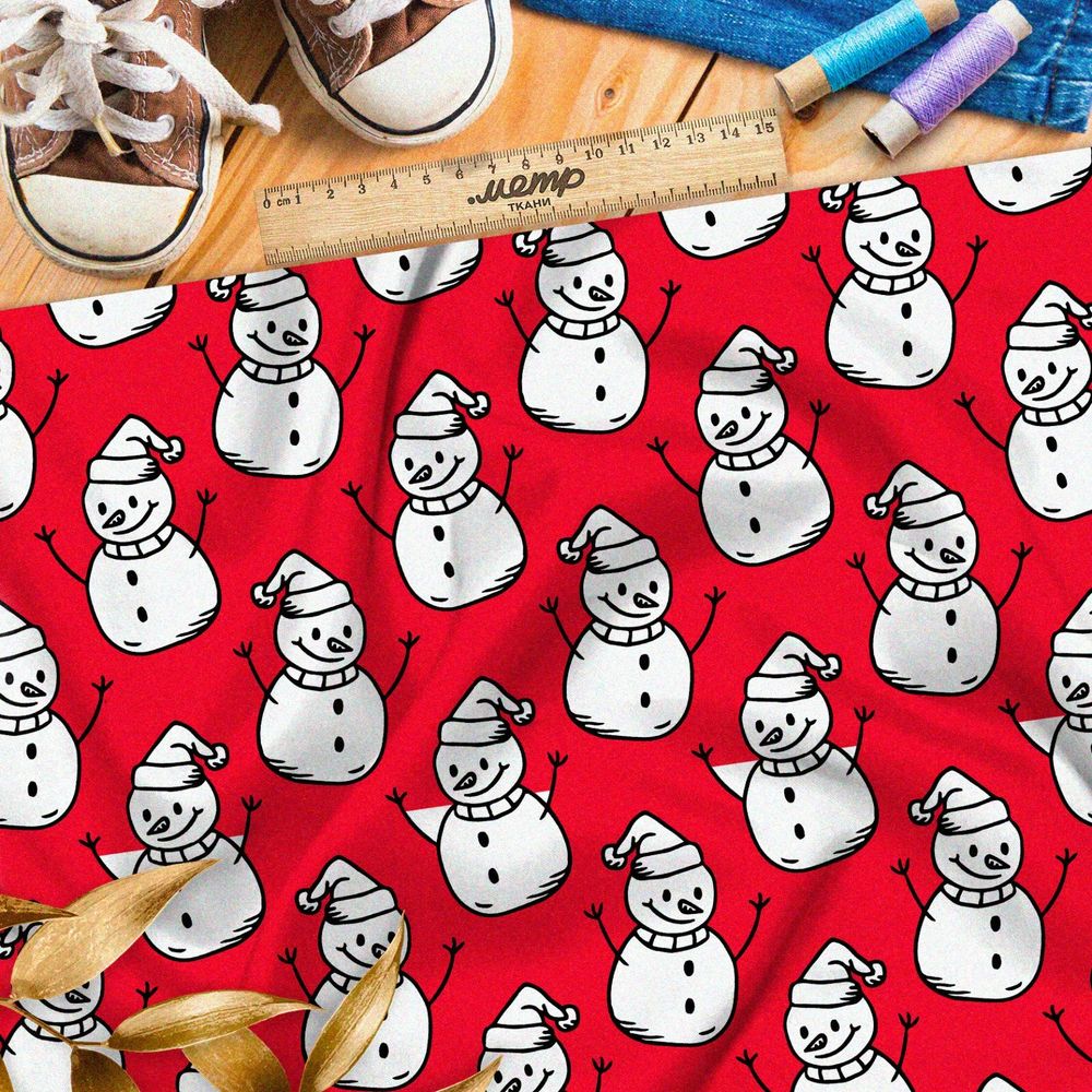 Ткань атлас весёлые снеговики на красном фоне