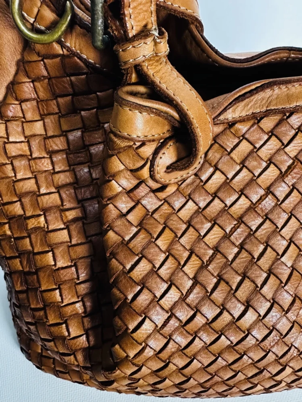 Женская плетеная сумка из натуральной кожи цвета whisky