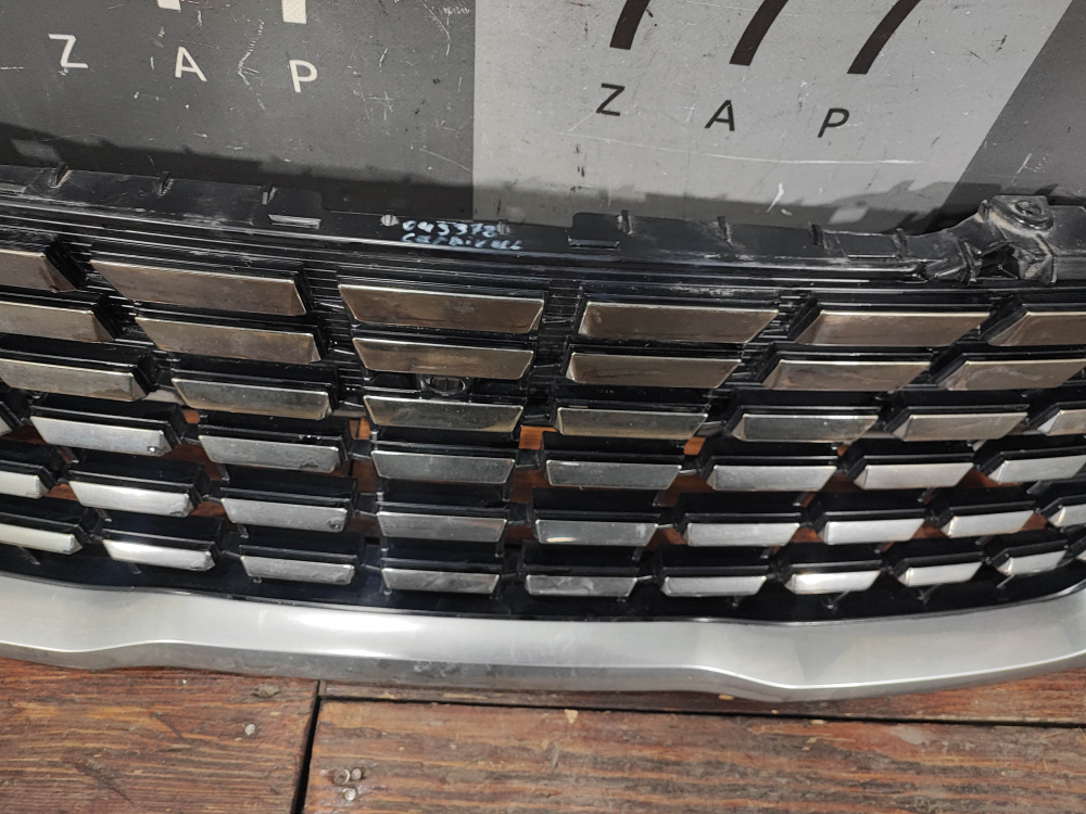 Решетка радиатора Kia Carnival 4 (KA4) 20-нв Б/У Оригинал 86350R0130