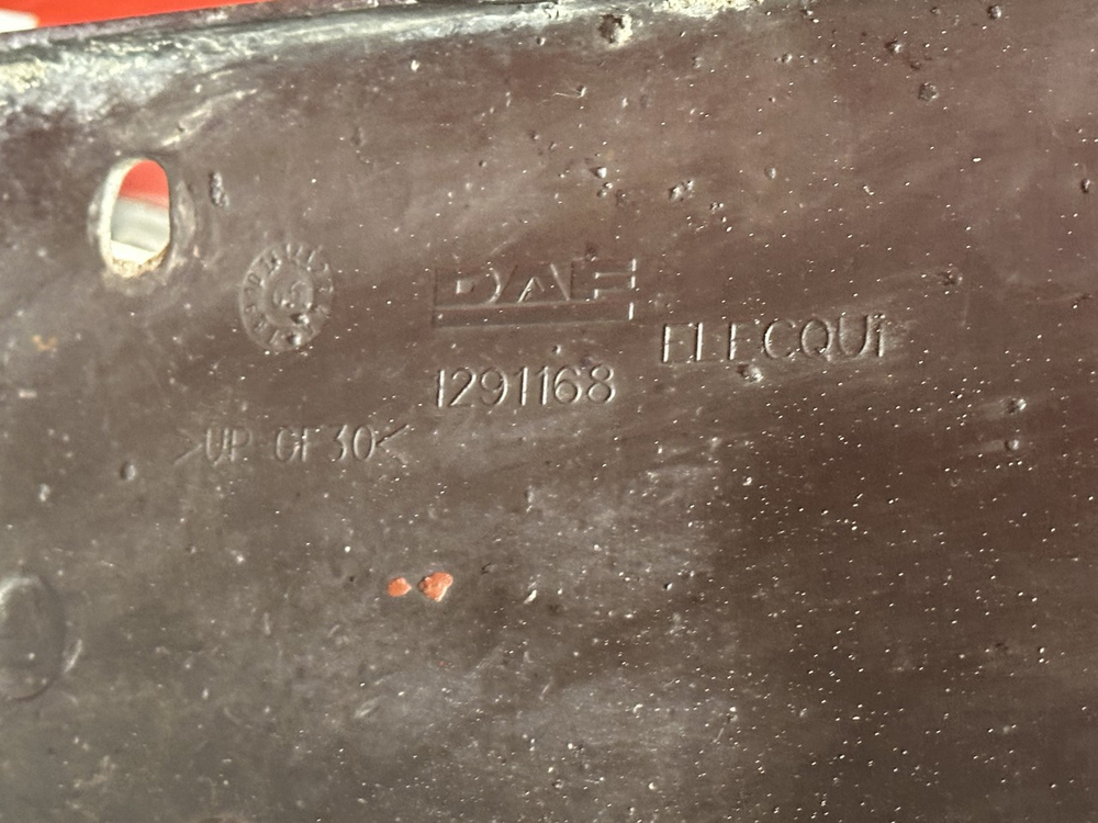 Корпус подножек левый