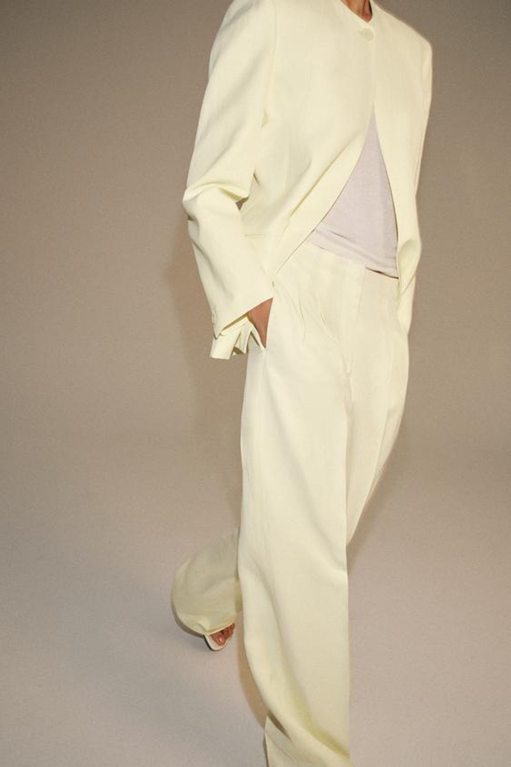 ZARA БРЮКИ С ЗАЩИПАМИ — ZW COLLECTION, ЖЕЛТЫЙ