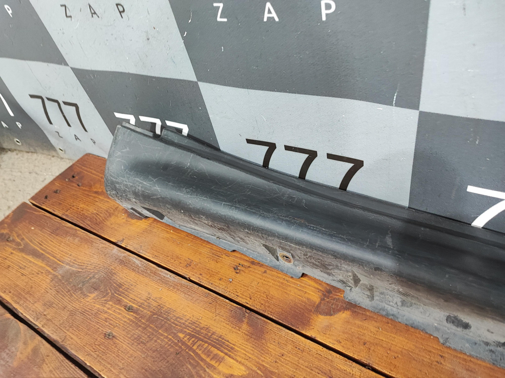 Накладка порога правого Nissan Juke (YF15) 10-19 Б/У Оригинал 768501KA6A