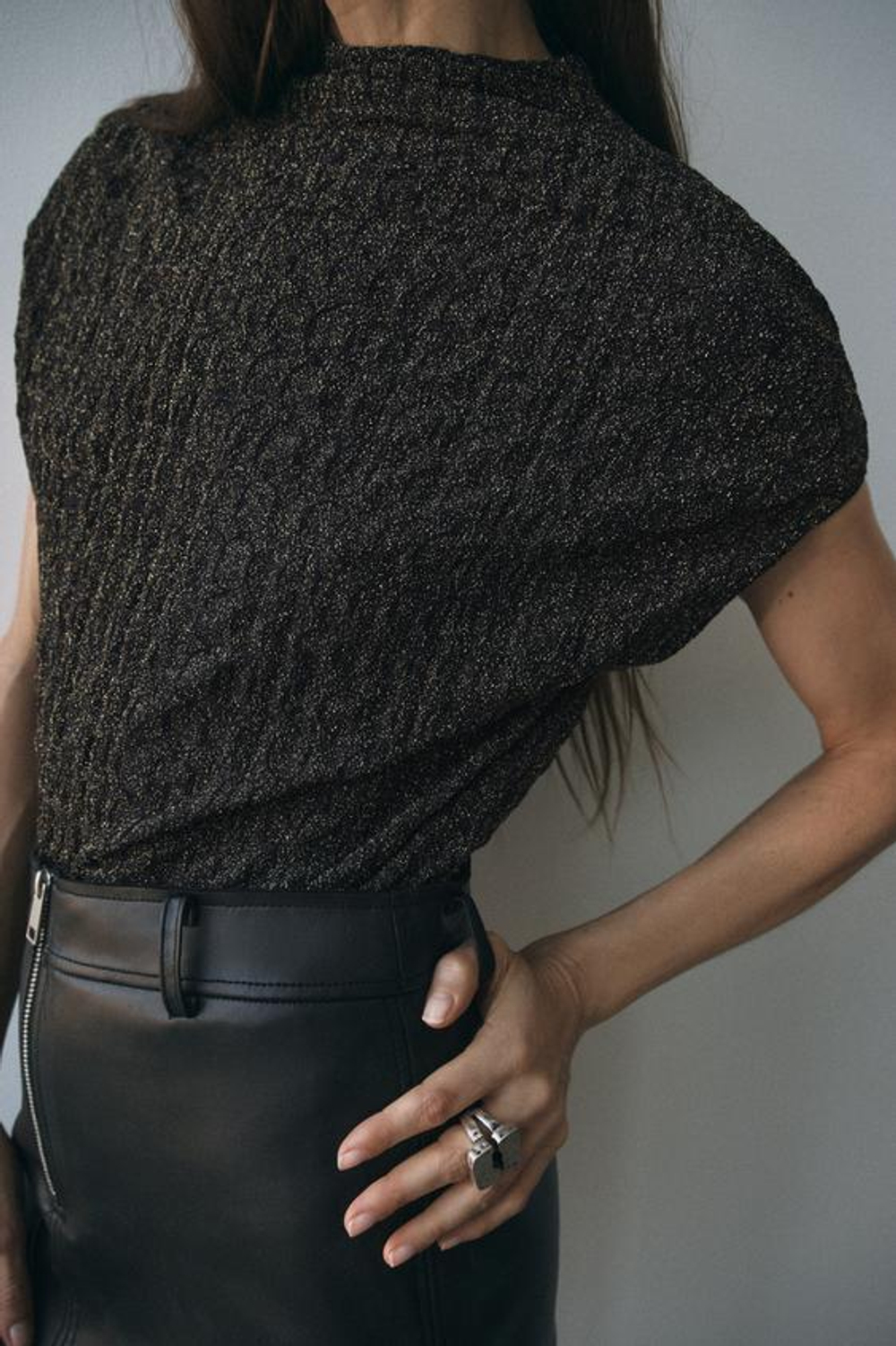 ZARA ТОП С МЕТАЛЛИЗИРОВАННОЙ НИТЬЮ И РЕЛЬЕФНЫМ УЗОРОМ НА ТКАНИ, ЧЕРНЫЙ