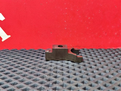 Кронштейн форсунки топливной