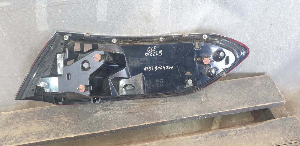 Фонарь левый внешний Mercedes GLE (C292) 15-19 Б/У Оригинал A2929064700