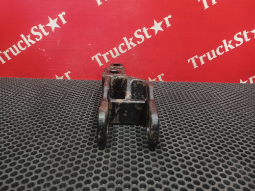 Кронштейн амортизатора нижний правый 2023г