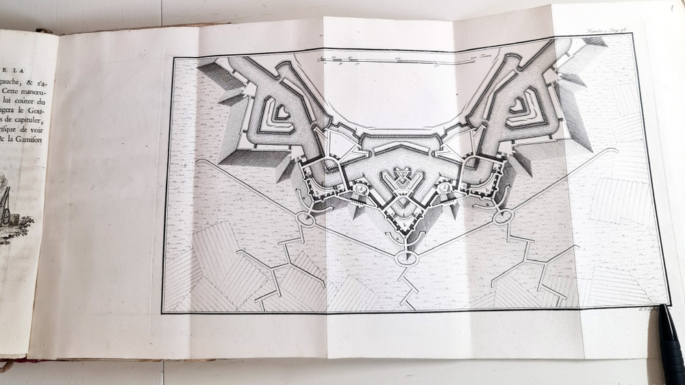 "Essai sur la fortification. Эссе об укреплении.". Henrik Horft (Генрих Горст ). 1744 г.