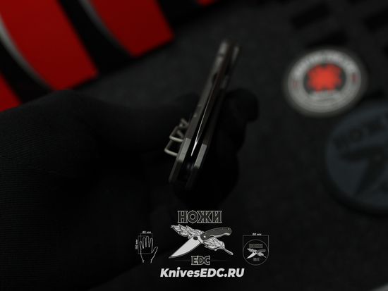 Складной нож Spyderco Spydiechef 211TIP c клинком из стали LC200N Rustproof Steel, рукоять титан