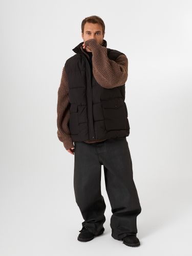 Черный утепленный жилет QWE