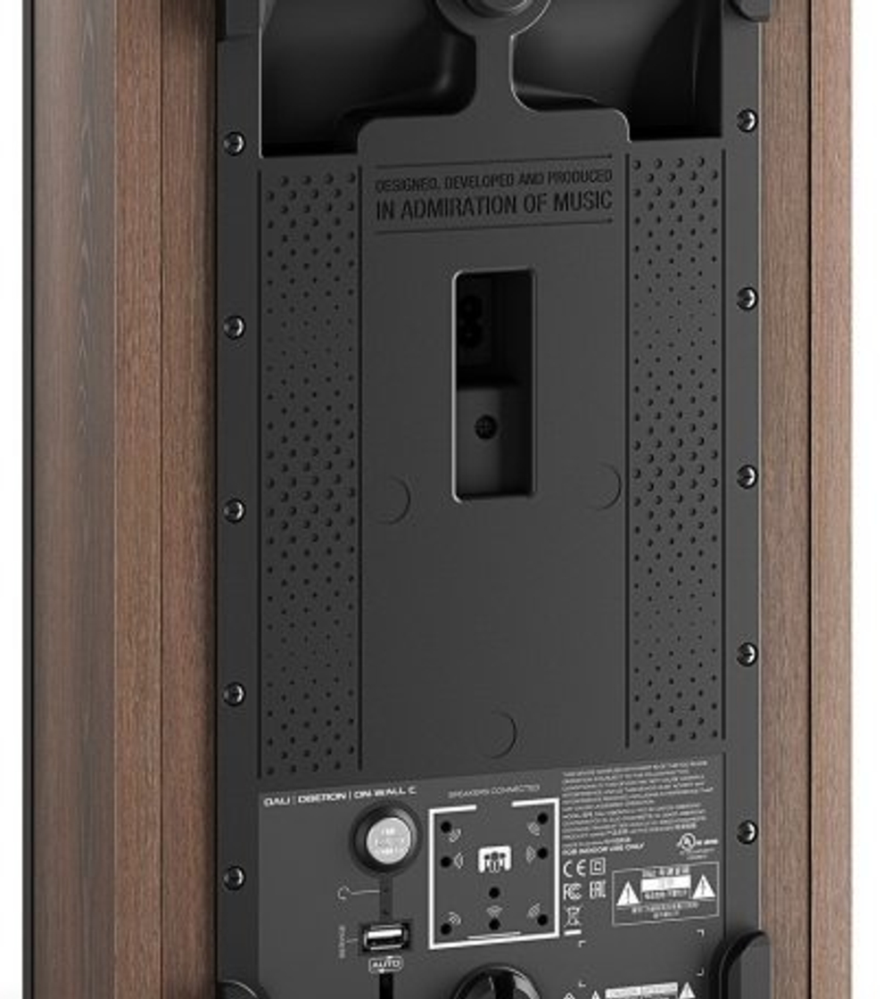 Dali Oberon OnWall C Light Oak — активная беспроводная настенная акустическая система