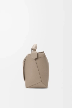 Loewe Сумка среднего размера Puzzle Edge из мягкой зернистой телячьей кожи, цвет глины