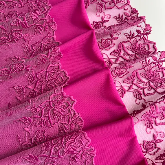 Вышивка на сетке фуксия 17 см (правая)