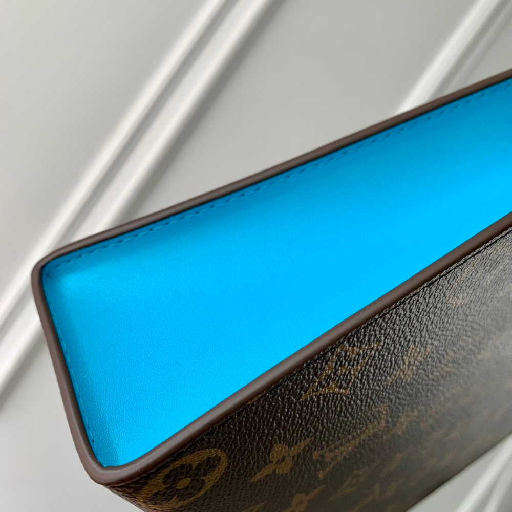 Louis Vuitton Pochette Voyage MM