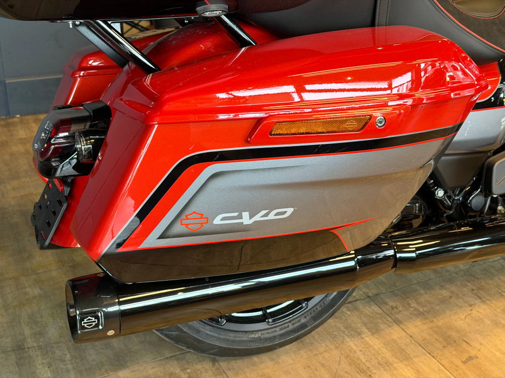 CVO Street Glide Limited "Citrus Heat CVO Tri-Tone" (2026)