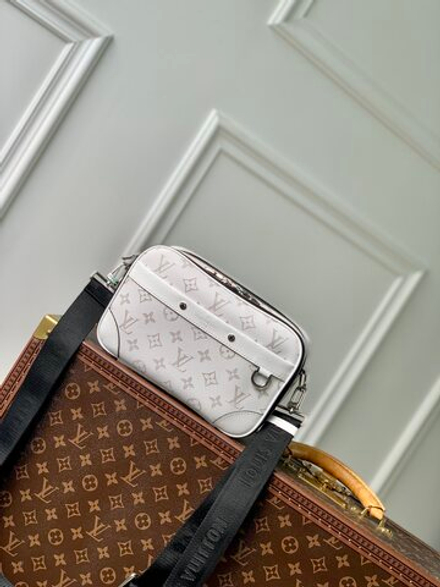 Louis Vuitton Alpha Messenger