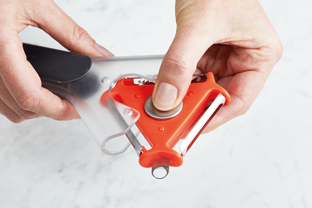 Овощечистка Tri-Peeler Joseph Joseph