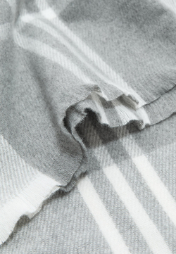 STRADIVARIUS Клетчатый шарф, серый меланж