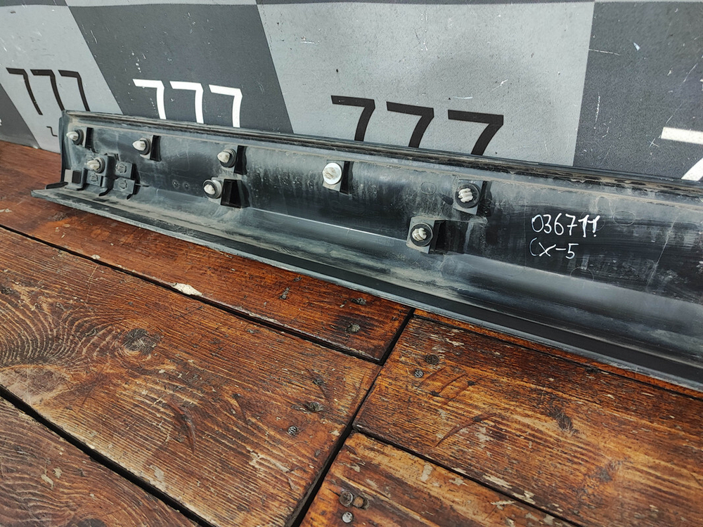 Накладка двери передней правой Mazda CX-5 2 (KF) 17-нв Б/У Оригинал KB7W51RA1