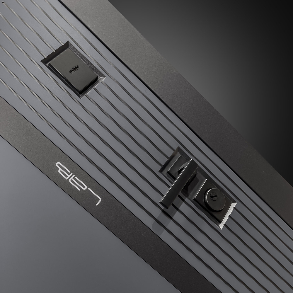 Входная дверь Лабиринт Лаб 2 Про - 25 Белый софт (черная вставка)