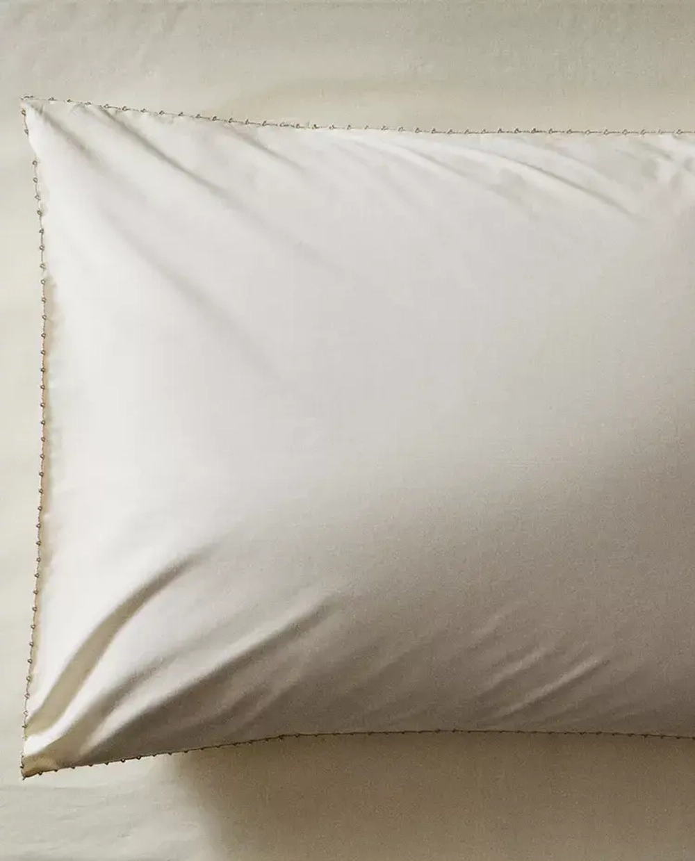 ZARA HOME ДЕТСКАЯ ОДНОТОННАЯ НАВОЛОЧКА С ВЫШИВКОЙ, ЖЕЛТОВАТО-БЕЛЫЙ