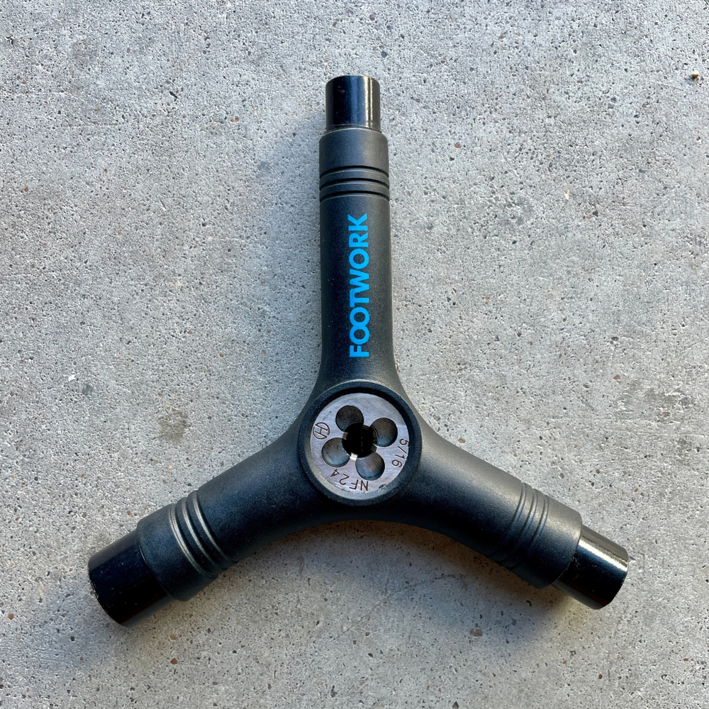 Ключ Footwork Y-TOOL BLACK