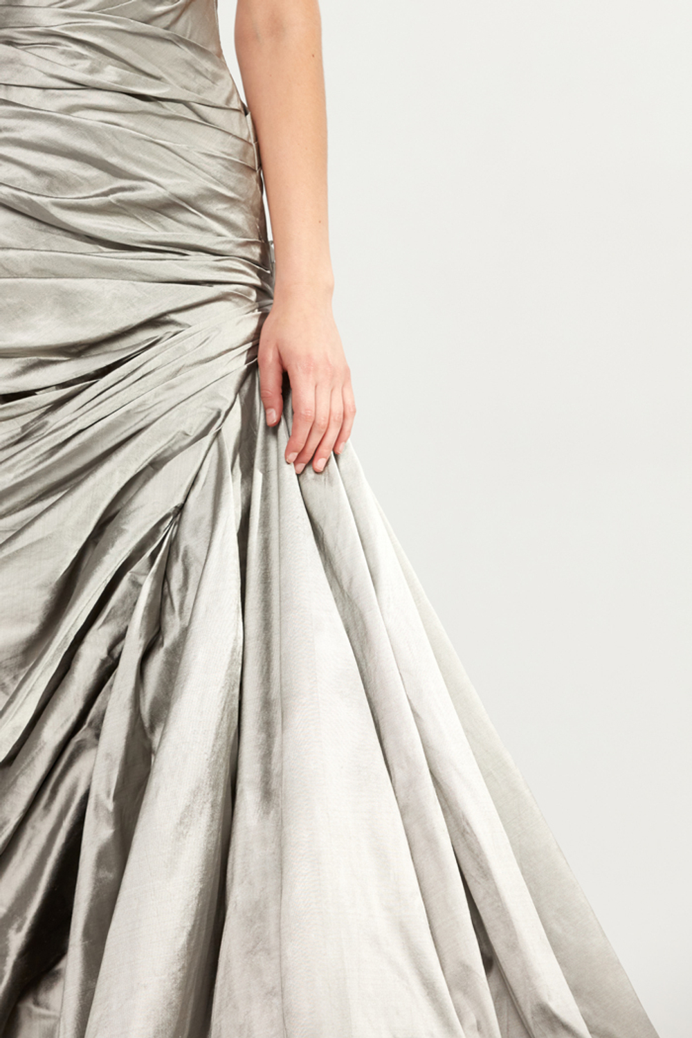 Платье макси корсетное драпированное из шёлка с боковым шлейфом