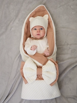 Конверт для новорожденного с чепчиком