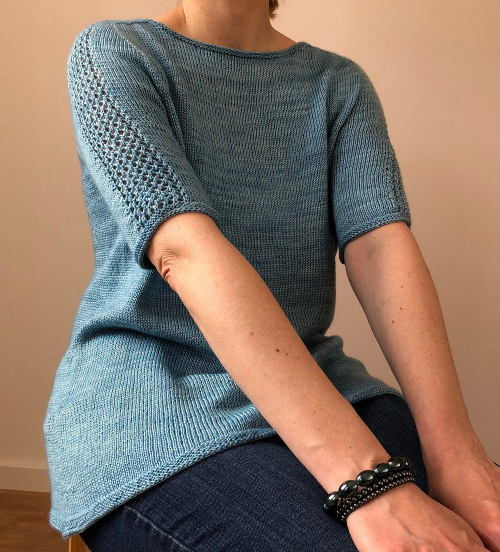 Описание по вязанию топа спицами "Mavi Yaz"