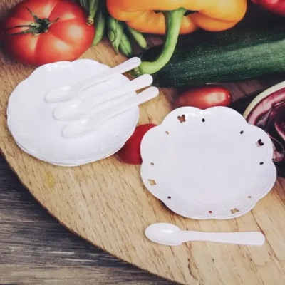 Тарелка пластиковая «Лето» цветы 18,5см в наборе 4шт +4ложки