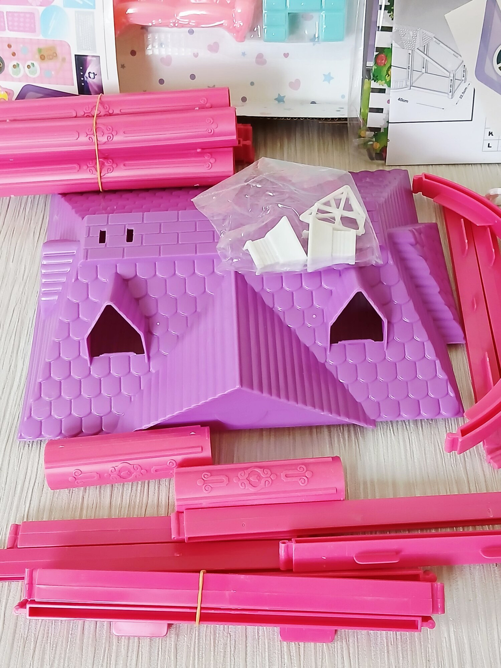 Кукольный домик арт.975 мебель и фигурки, 55 элементов, 22 см