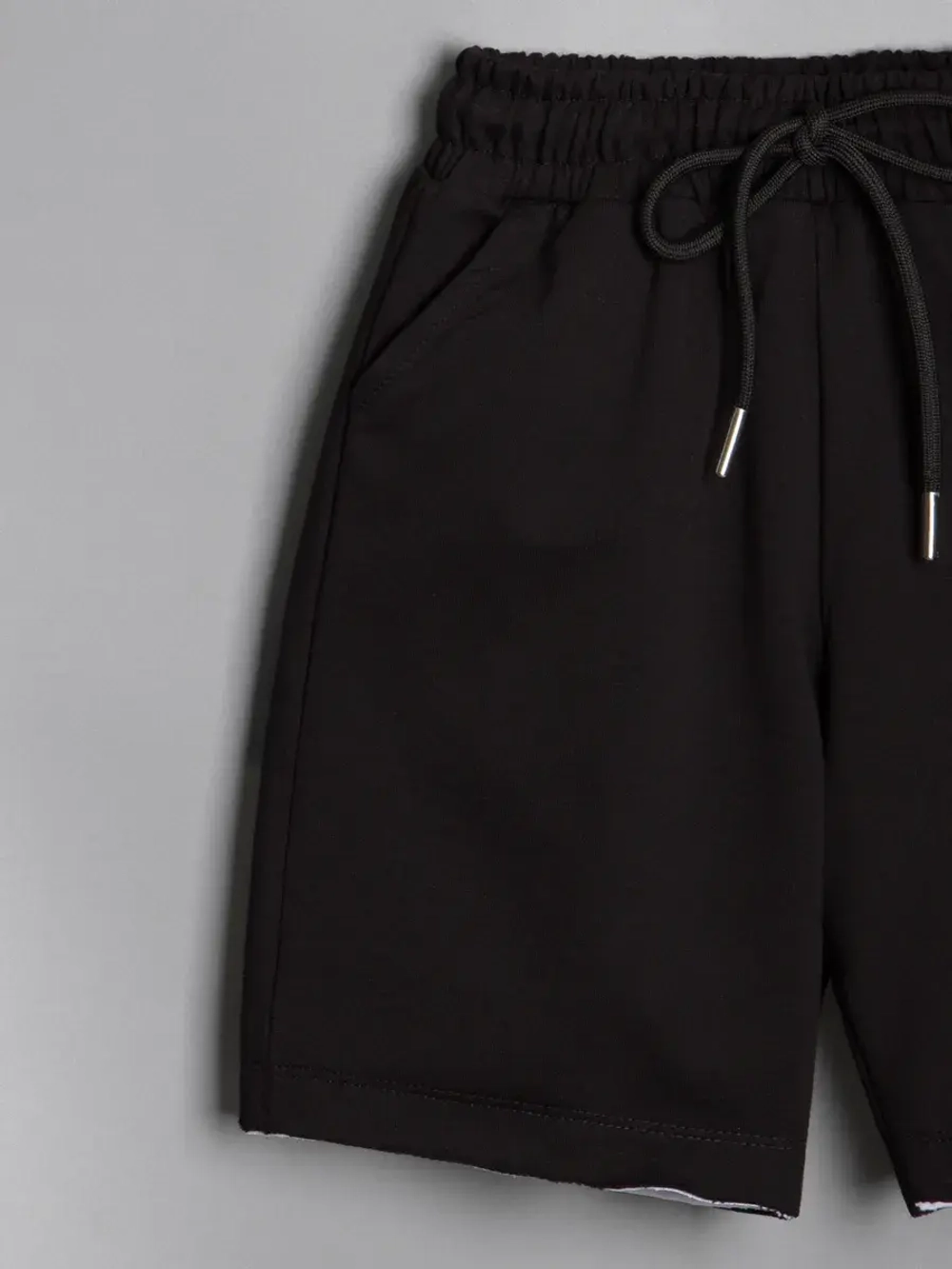 Спортивный костюм для мальчика с шортами в школу